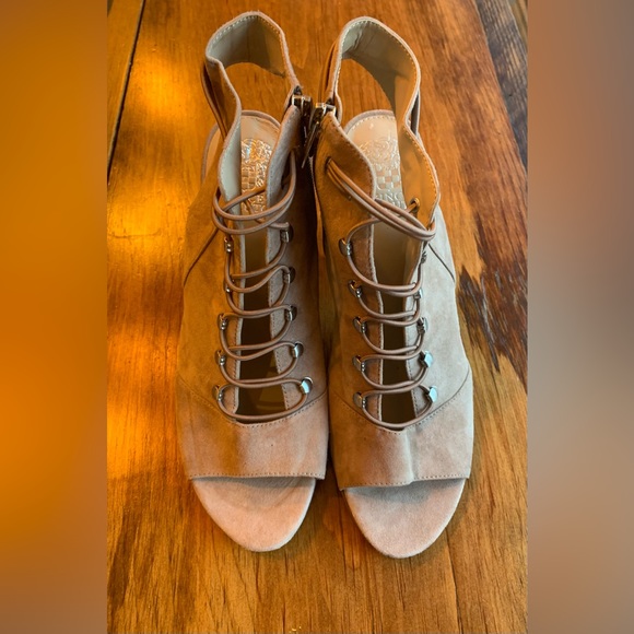 Vince Camuto shoes. Size 9.5. - Picture 2 of 10